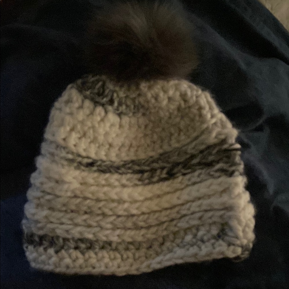 Chunky Knit Pom-Pom Hat - Cream and gray